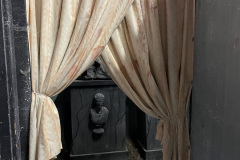 2_Eerie-Entrance-Into-Statue-Room